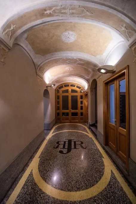 Agape Suite Elegante Suite In Pieno Centro-1